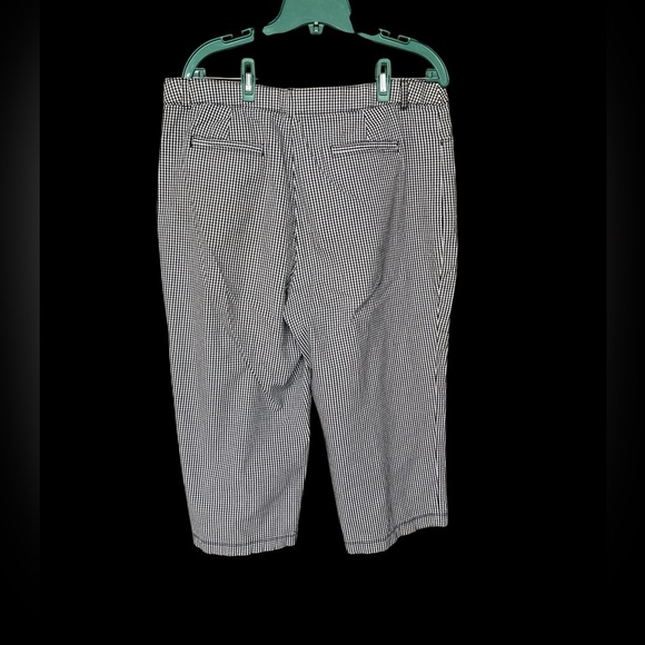 Croft & Barrow Black and White Gingham Capri Pants Size 14 - Picture 2 of 4